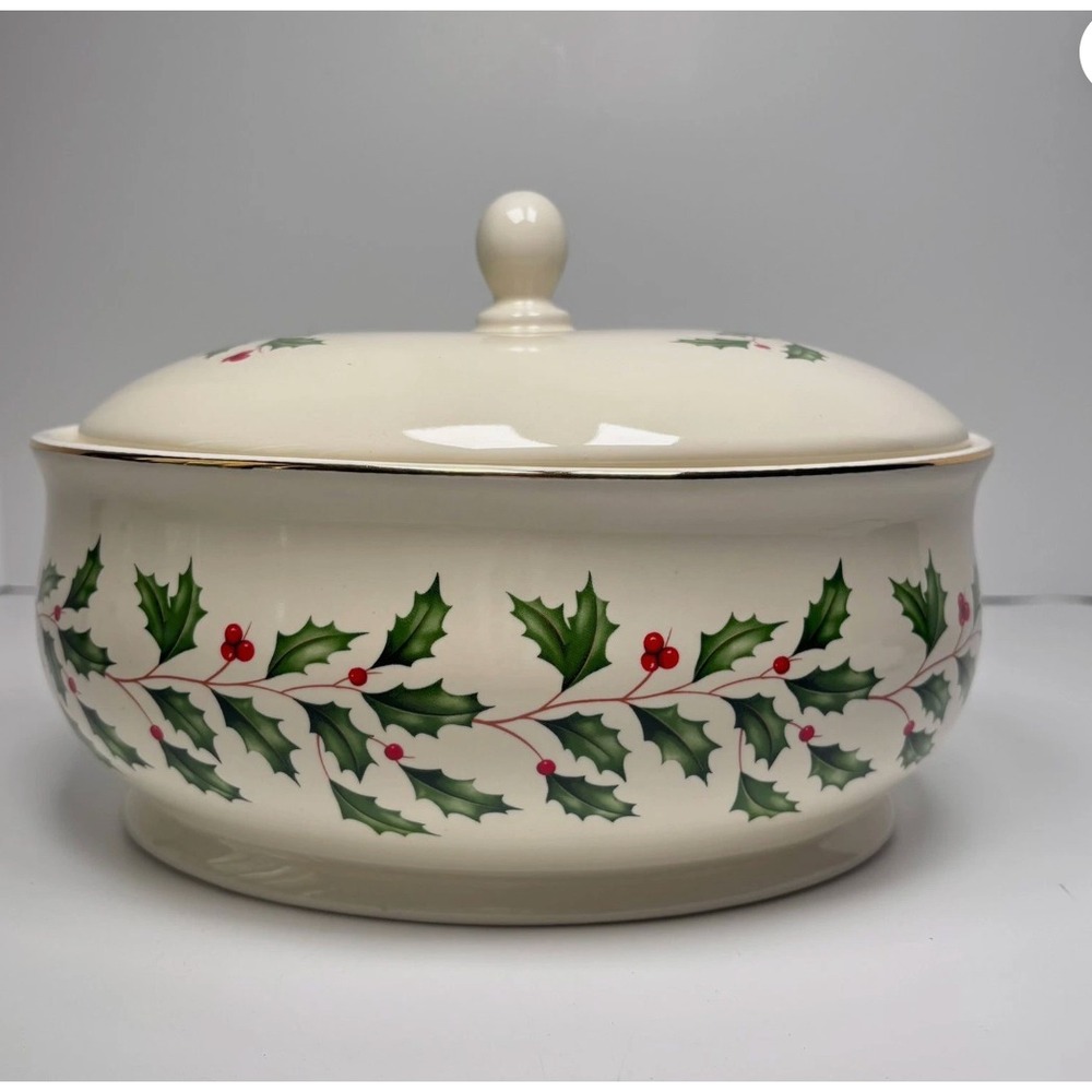 NEW Lenox Holiday Covered Dish 9.75" Holly Berry Gold Trim Original Box